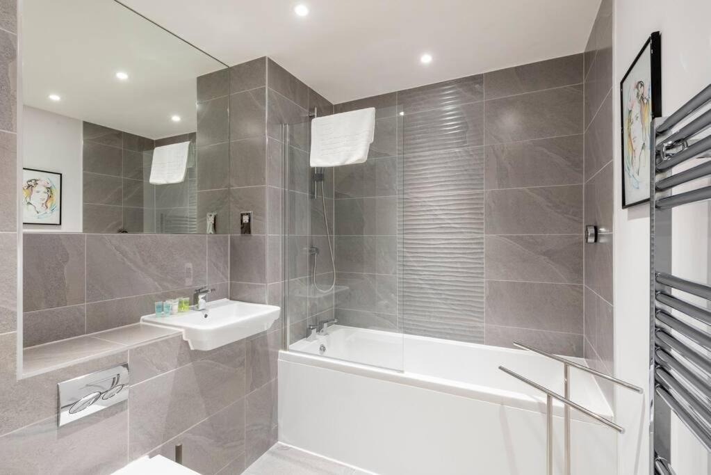 Stylish 2 Bed 2 Bath In Highgate & Free Parking Apartment London Exterior photo