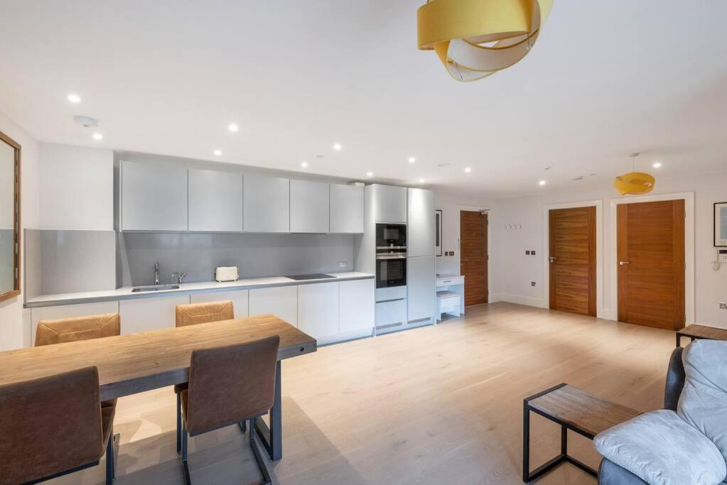 Stylish 2 Bed 2 Bath In Highgate & Free Parking Apartment London Exterior photo
