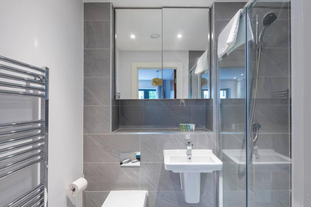 Stylish 2 Bed 2 Bath In Highgate & Free Parking Apartment London Exterior photo